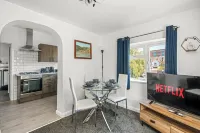 Luxury Watford 2 Bed House FREE Parking