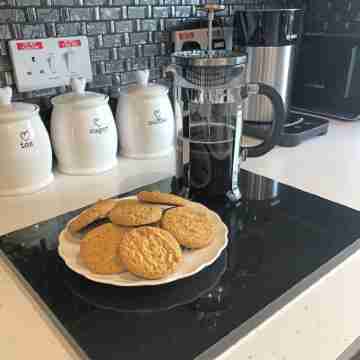 City Centre House with City Views and Free Parking Dining/Meeting Rooms