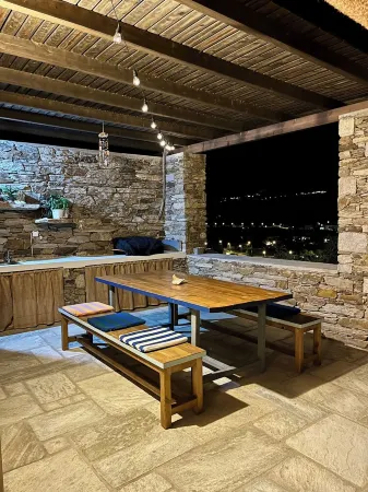 House with garden in the bay of Yialos, 400 m from the sea Отели в г. Ios