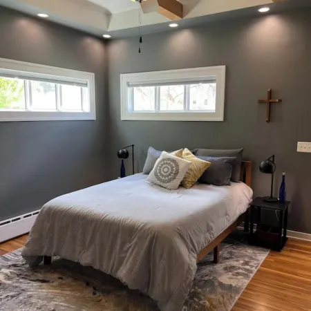 CRAFTSMAN's MAIN FLOOR 2 bd rm- chef's kit- deck Отели в г. Уилмар