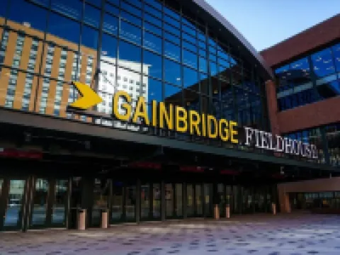 VRBO in the heart of Speedway. Hoteles en Speedway