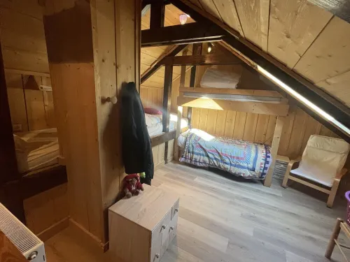 Quiet family chalet in the center of Les Claux resort, 250 minutes from the slopes.<br>