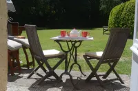 90m2 first floor appt in historic estate Hotels in Sérignac