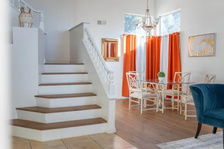 Spacious 4-bedroom house with AC and WiFi in charming Fontana