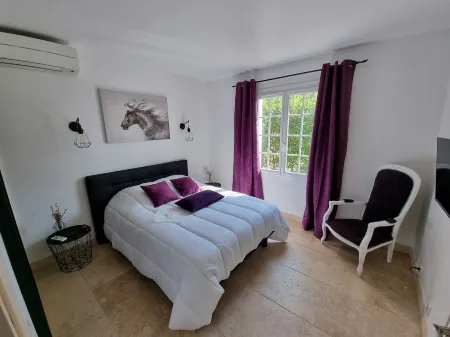 Domaine du Soleil Couchant 4 Chambres Отели рядом с достопримечательностью «Chateau d'Avignon»