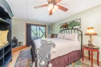 Spacious Large Cabin Lake Lure & Chimney Rock Hot Tub, Game Room, Sleeps 10