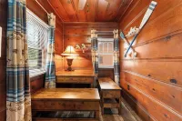 Rustic charm/Cozy comfort-1-bedroom cabin/Ozark view nestled by Bull Shoals Lake