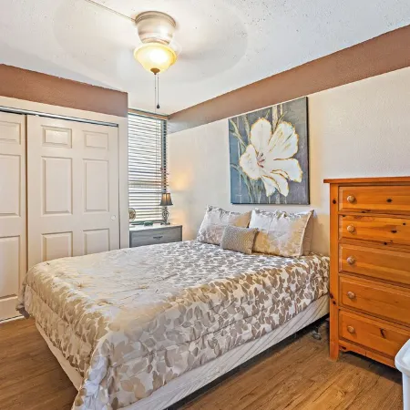 Tropical 2-Br Condo + Pool +  Hot Tub! Check Out Our Spring 2026 Specials