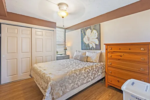Tropical 2-Br Condo + Pool +  Hot Tub! Check Out Our Summer Specials