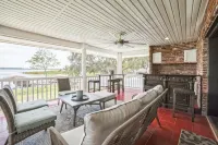 Beautiful Lake View Retreat Drivable To Theme Parks 3 Bedroom Home