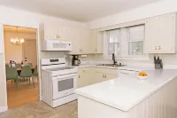 2 Min Walk to Windham Town | Hot Tub | Fire Pit