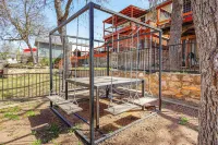 貝爾頓溪畔小屋，帶甲板和熱水浴缸