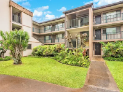 Ocean Front, Ground Level 1 Bedroom with King, Sleeps 4, with Cold AC Hotels in Kapaa