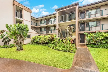 Ocean Front, Ground Level 1 Bedroom with King, Sleeps 4, with Cold AC