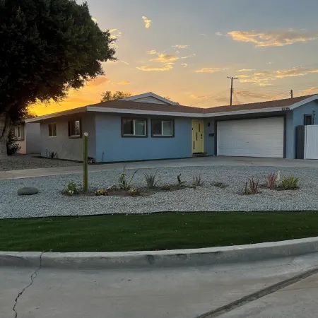 Cheerful 3 bedroom ,heated pool, 10 minutes form festival grounds