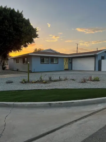 Cheerful 3 bedroom ,heated pool, 10 minutes form festival grounds