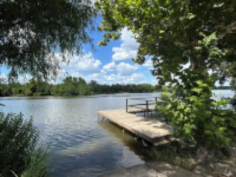 Charming 3-bedroom 3-bathroom house with WiFi, AC in fantastic Buchanan Dam Hotels in Buchanan Dam