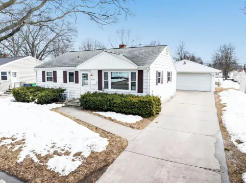 Lambeau Lodge near the heart of Titletown District, Green Bay