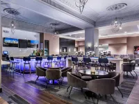 Cambria Hotel Chicago Loop - Theatre District Hotels near Picasso Statue