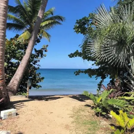 Adorable Beach House, Concha Azul in Sea Beach!
