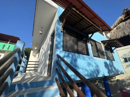 Blue space A few minutes from Carrizalillo beach