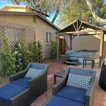 Charming 2BD/1BA townhome with AC, located in the historical area of Tucson. Hotel Exterior