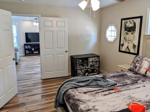 Goldfinch Guesthouse: Charming Family Home Near Lake & Downtown Claremore Hotels in Claremore