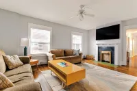 HUGE 6-bed 4-bath house in Erie - perfect for large groups or families