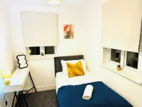 3BDR Detached Spacious House in Ashford-with free parking