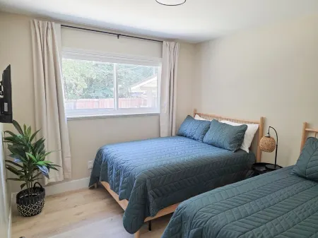 Welcome Home! King beds, Peaceful, Nice yard, Playground, and Arcades.