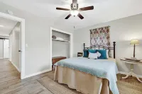 The Billie Goat Haus - Hot Tub -Steps to Main St! Hôtels à proximité de : National Museum of the Pacific War