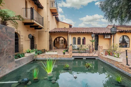 Airport Tower Lodge Отели в г. Кемптон Парк