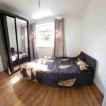 Cosy Family home with (Spa,hottub,Jacuzzi), 5 mins from LUTON-AIRPORT Rooms