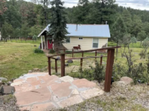 Comy, Cozy Cottage! Hot Tub & Fireplace! Pets by Approval. Weekly Discounts