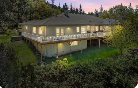 Mountain View on one level w  hot tub,fire pit, w fishing kayaking  minutes away