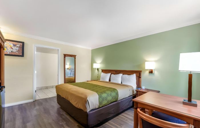 Econo Lodge Woodland Near I-5