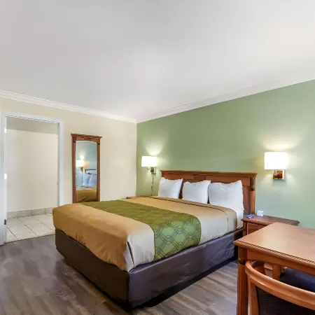 Econo Lodge Woodland Near I-5