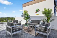 Rooftop Patio and Elegant Design - Stunning Modern Retreat