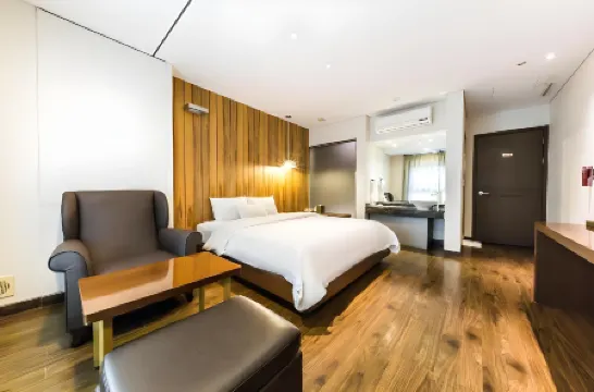 F Hotel Yeongdeungpo Отели рядом с достопримечательностью «Йеуидо»