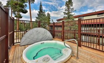 10 Min to Resort! Amazing Views & Sauna!