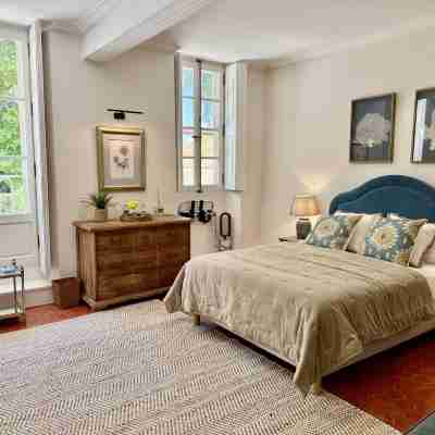 Château Saint Perret Rooms
