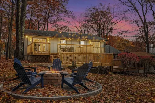 Heart of Pocono Mountains - Huge Yard - Game Rm <10 min to Kalahari & Casino Hotels in Mount Pocono