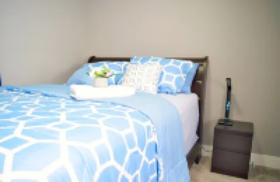 Adorable brand new 2 bedrooms basement suite. Hotel berhampiran Alberta Railway Museum