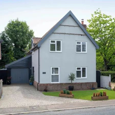 Detached House in Quiet Suffolk Village - Pets Allowed