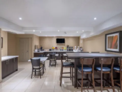 Super 8 by Wyndham Toronto East on