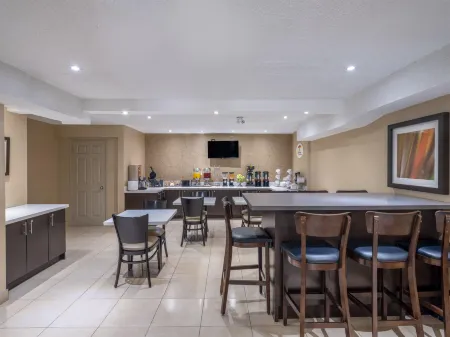 Super 8 by Wyndham Toronto East on