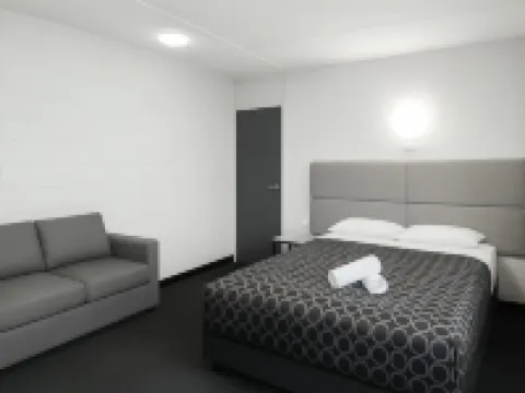 Jolly Knight Motel Hoteles en Casula