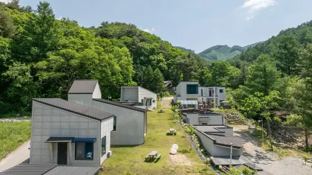 Hoengseong Irangdunaerecreationalpension Отели рядом с достопримечательностью «Hoengseong Welli Hilli Park Ski Resort»