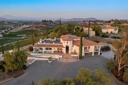 Via del Sur by AvantStay Private Spanish Villa w Views Walk to Wineries Отели в г. Темекула