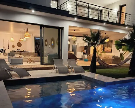 CASA LUMA between the sea and Montpellier Hotels in Lattes